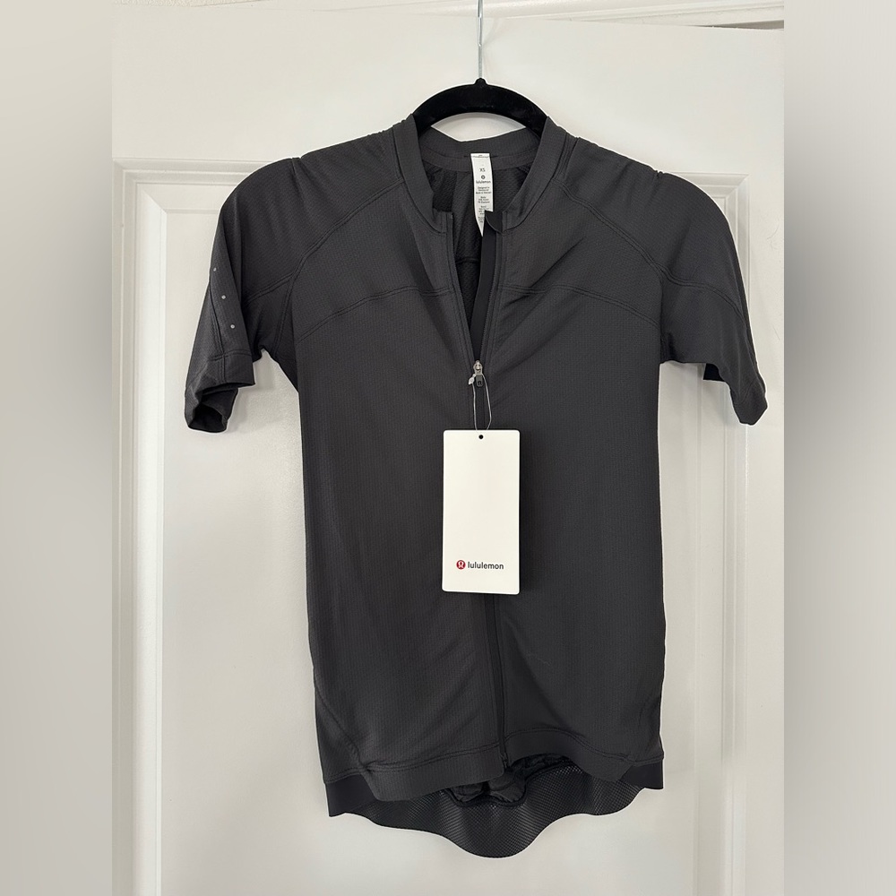 NWT Lululemon women’s biker jersey